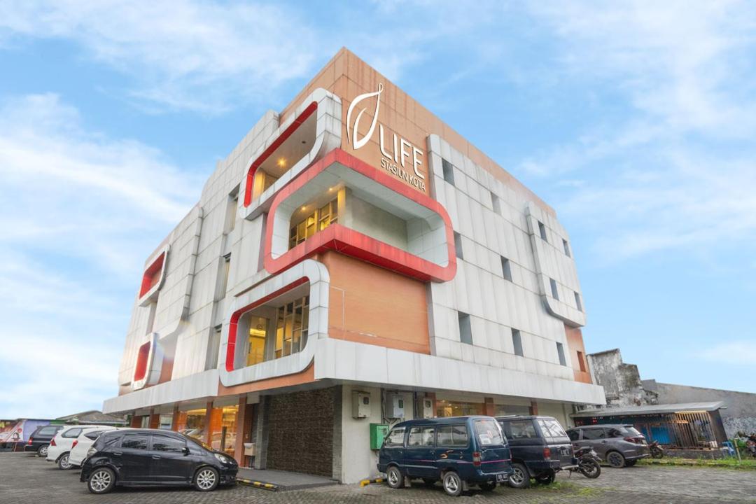 Life Hotel Stasiun Kota สุราบายา ภายนอก รูปภาพ