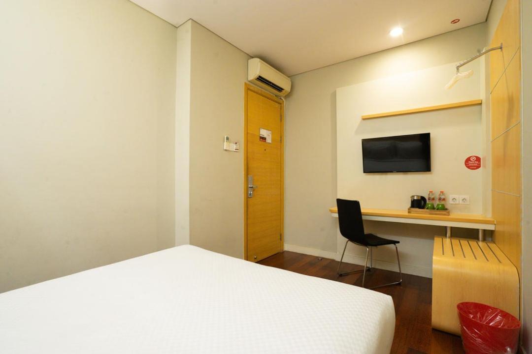 Life Hotel Stasiun Kota สุราบายา ภายนอก รูปภาพ