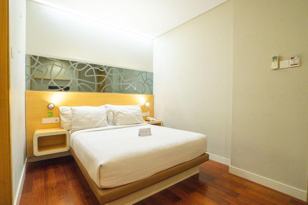 Life Hotel Stasiun Kota สุราบายา ภายนอก รูปภาพ
