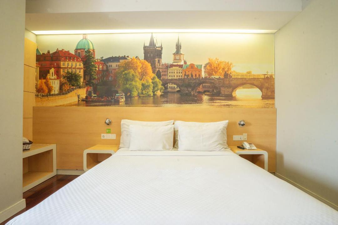 Life Hotel Stasiun Kota สุราบายา ห้อง รูปภาพ