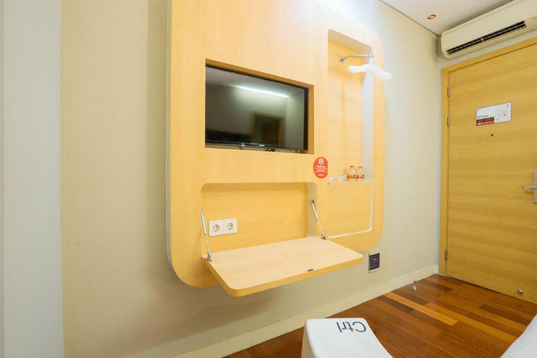 Life Hotel Stasiun Kota สุราบายา ภายนอก รูปภาพ