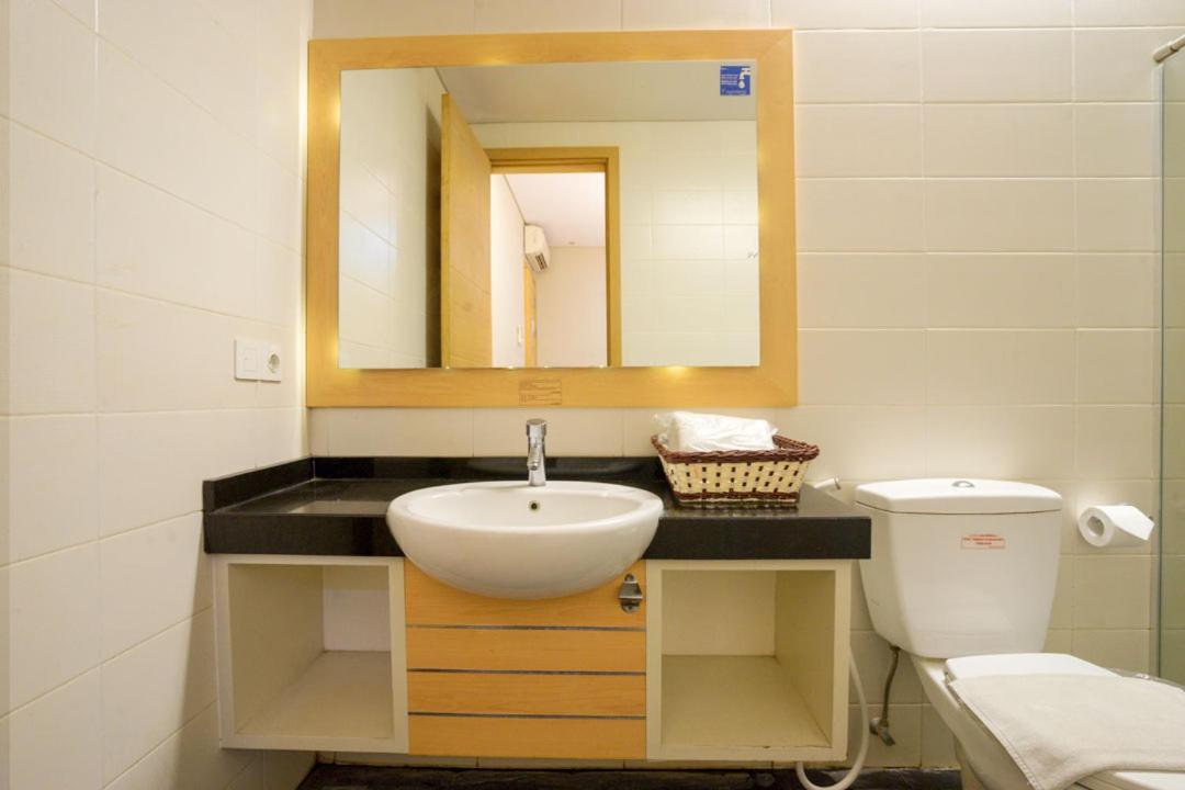 Life Hotel Stasiun Kota สุราบายา ภายนอก รูปภาพ