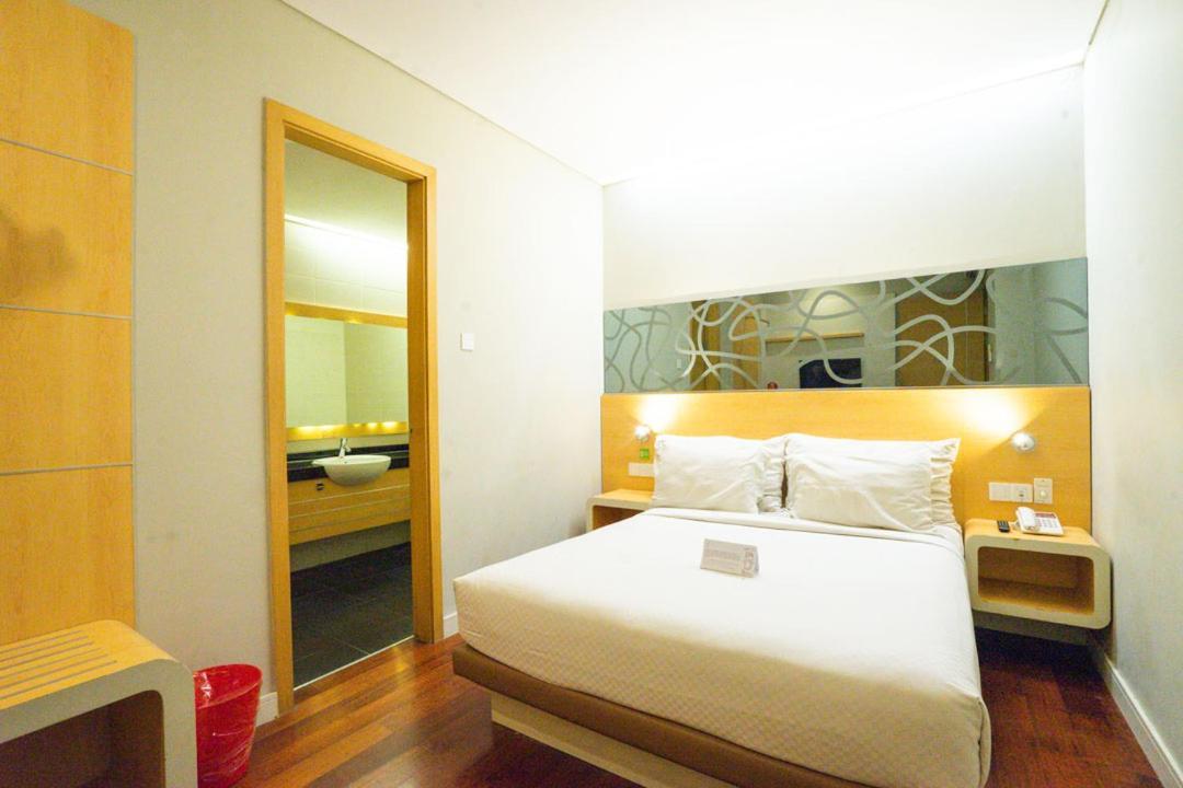 Life Hotel Stasiun Kota สุราบายา ห้อง รูปภาพ
